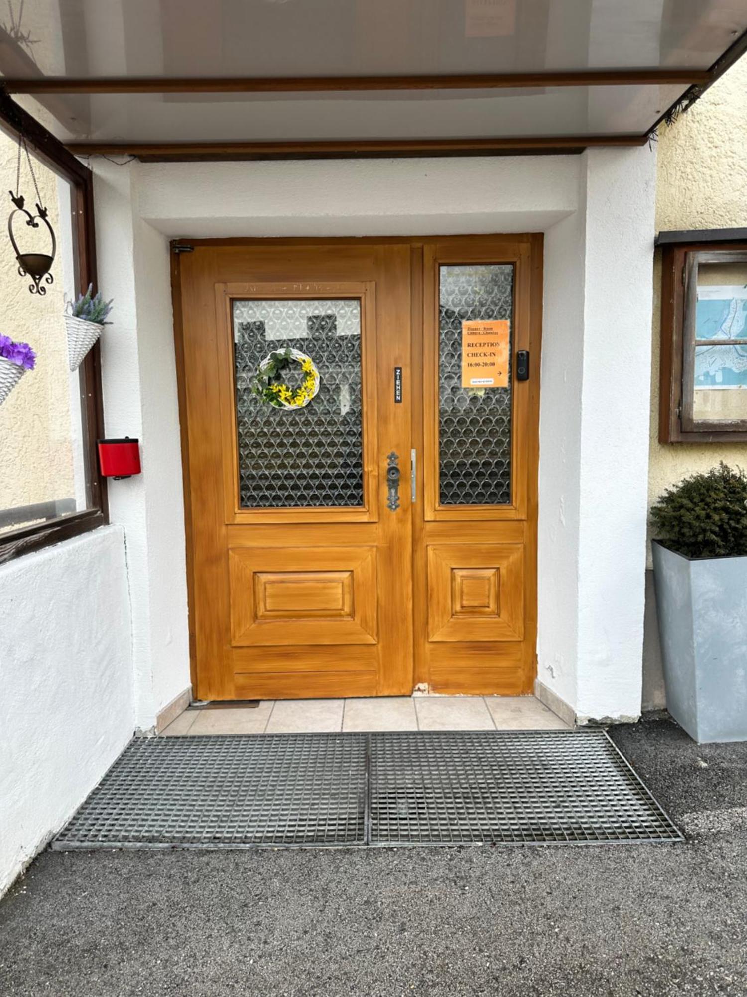 Gasthof Goldener Adler Scharnitz Exterior foto